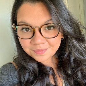 Meet your Posher, Alejandra